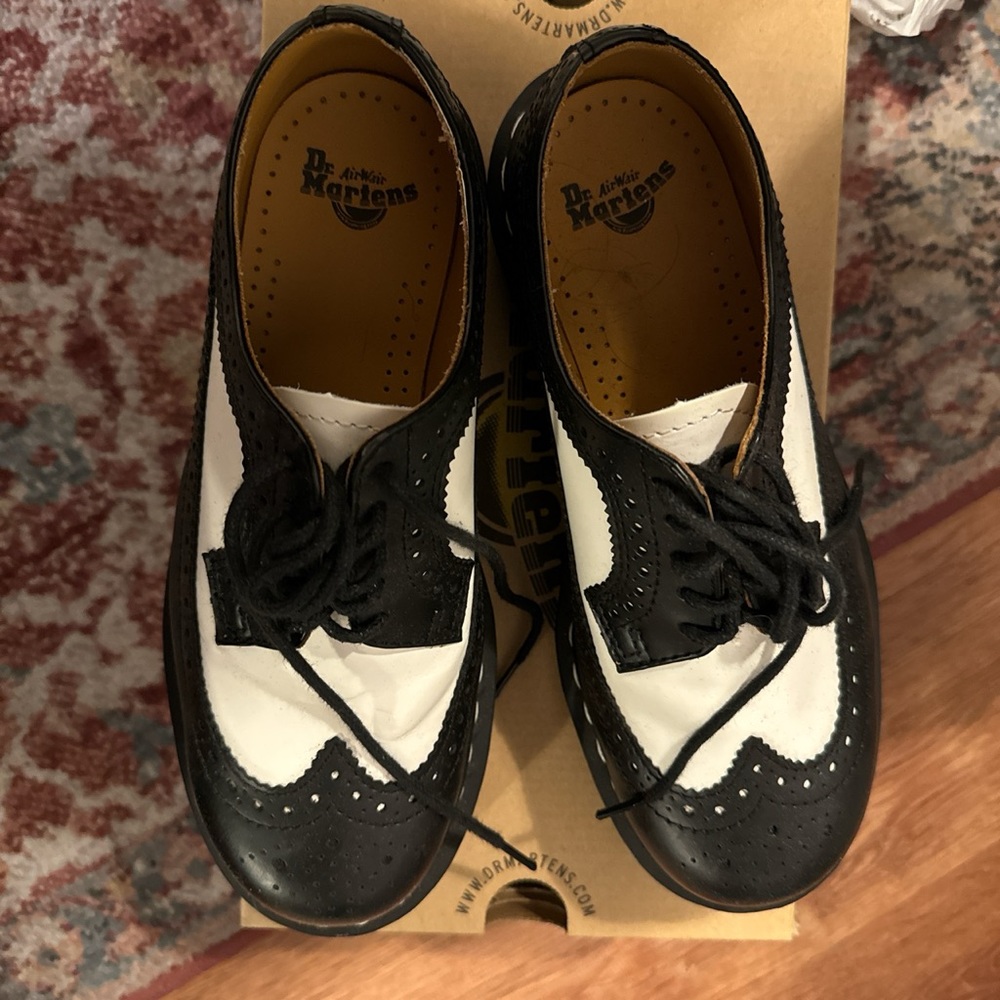 Dr. Martens Brogue